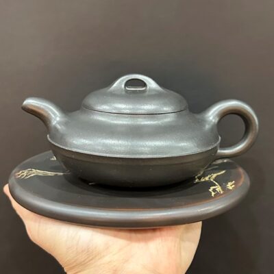 ấm tử sa hư biến tuyến viên hắc thiết sa nguyên khoáng nghi hưng bắt nam châm 320ml.
