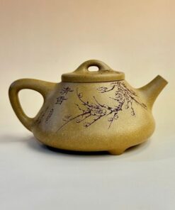 Ấm tử sa Nghi Hưng đoàn nê thạch biều khắc hoa đẹp 240ml ATS58