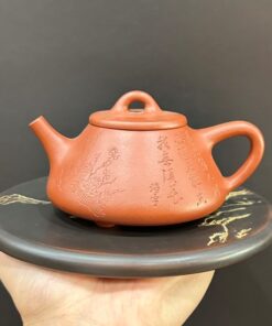 Ấm tử sa Thạch Biều khắc hoa mai đại hồng bào nghi hưng 240ml pha trà đạo ngon.