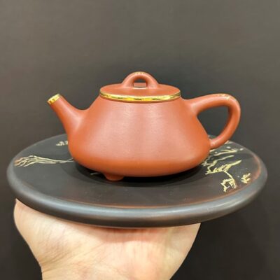 ấm tử sa thạch biều cao cấp trung quốc đại hồng bào thủ công viền vàng đẹp 180ml.