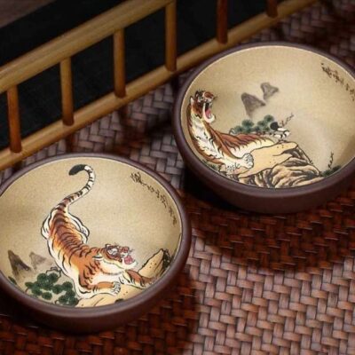 Chén tử sa cao cấp họa hổ xuống núi đáy tào thanh đất cũ 100ml làm ly trà chủ đẹp.