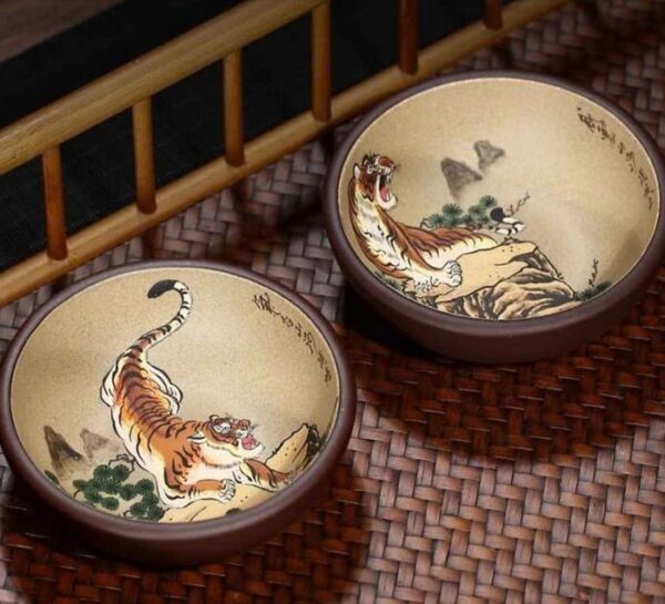 Chén tử sa cao cấp họa hổ xuống núi đáy tào thanh đất cũ 100ml làm ly trà chủ đẹp.