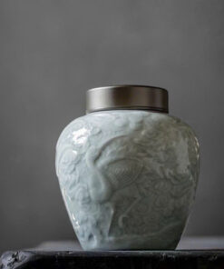 hũ đựng trà sứ men rạn họa tiết tùng hạc nắp xoáy 2 lớp kín 900ml bảo quản trà tốt.