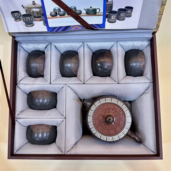 Bộ ấm chén đẹp tử sa nê hưng họa tiết trống đồng pha trà ngon AT22 - Ảnh 3