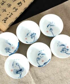 Chén  sứ cảnh đức vẽ tay sen cá thủ công dáng thấp 40ml CS17