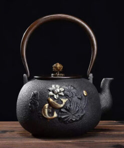 Ấm tetsubin gang đun nước pha trà đẹp đắp nổi sen cá 1,4L AN06