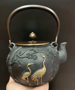 ấm tetsubin gang nhật bản đắp nổi tùng hạc thủ công dùng để đun nước pha trà ngon 1,2l