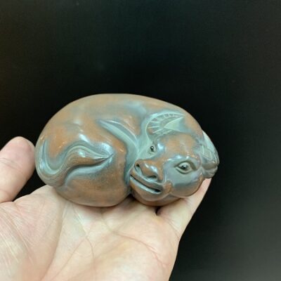 tượng trâu tử sa mini hỏa biến thủ công hỏa biến cỡ nhỏ bày bàn trà 9x7cm