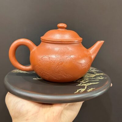 ấm tử sa khắc báo xuân mai dáng thủy bình nghi hưng đẹp pha trà xanh ngon.