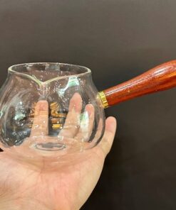 chén tống thủy tinh dùng làm chuyên trà quai gỗ hương kiểu ngang 350ml .