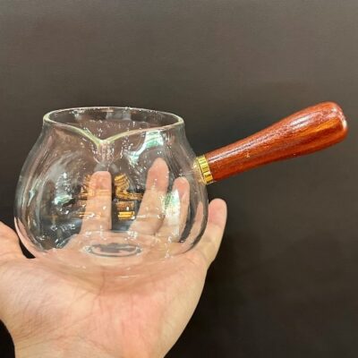 chén tống thủy tinh dùng làm chuyên trà quai gỗ hương kiểu ngang 350ml .