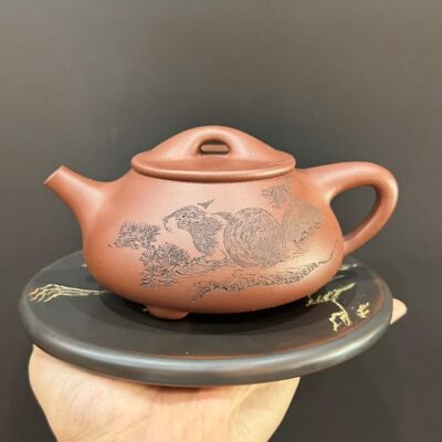 ấm tử s thạch biều nghi hưng đất cũ khắc sóc thủ công quần ẩm đẹp 330ml.