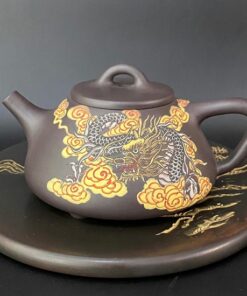 ấm trà tử sa thạch biều cao cấp đắp nổi rồng đất cũ 250ml thủ công cực đẹp.