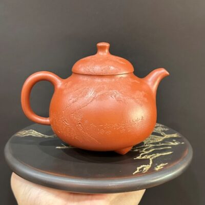 bình trà tử sa cao cấp đất cũ thủ công dáng hoa dĩnh khắc tùng đại hồng bào 250ml.