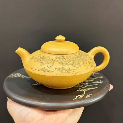 ấm tử sa đất cũ nguyên khoáng đoàn nê khắc sen cá 240ml thủ công cao cấp.