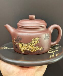 ấm tử sa khắc hổ nguyên khoáng đất cũ nghi hưng dáng đứng đẹp pha trà ngon.