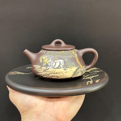 ấm tử sa thạch biều song mã nguyên khoáng đất cũ nghi hưng chuẩn thủ công 190ml.