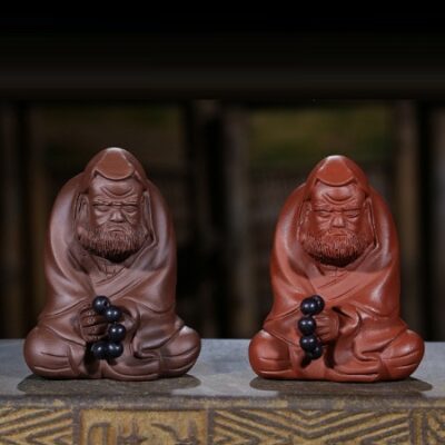 tượng tử sa đạt ma ngồi thiền gốm nghi hưng cầm chuỗi hạt đẹp cỡ nhỏ cao 9,6cm