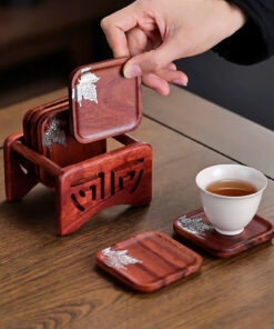 Bộ lót chén trà gỗ hương hình vuông đính lá phong 7x7cm LC12