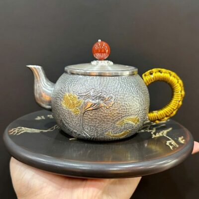 ấm bạc pha trà 999 nguyên chất hoa sen thủ công đẹp 250ml làm trà ngon hơn.