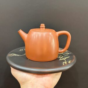 ấm trà tử sa nê hưng dáng đức trung màu đỏ thủ công 300ml pha trà ngon công năng tốt.