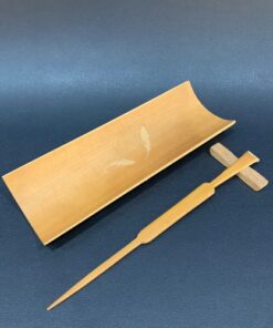 cung nhãn trà tre dùng để bày và cho trà vào ấm dễ hơn khắc song ngư thủ công.