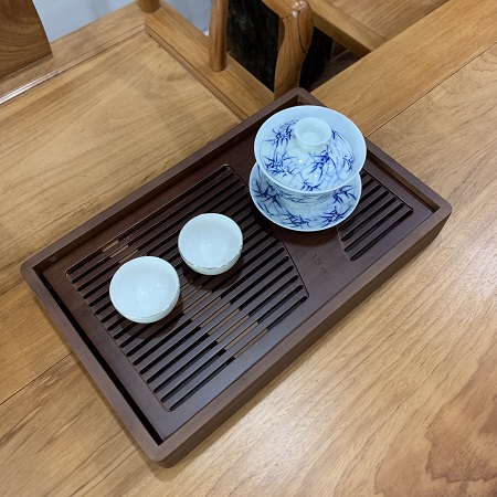 khay trà tre dạng hộp màu gỗ chiêu liêu sang trọng hứng được nước bên dưới ktt13.