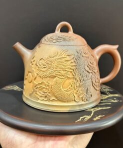 ấm trà cao cấp dáng tần quyền khắc rồng nhả ngọc nổi gốm nê hưng hoả biến cực đỉnh 350ml.