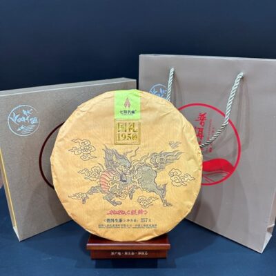 Trà phổ nhĩ sống Thất Thái Khổng Tước Kỳ Lân bánh tròn 357g Năm 2020 cốt trà tuyển chọn.