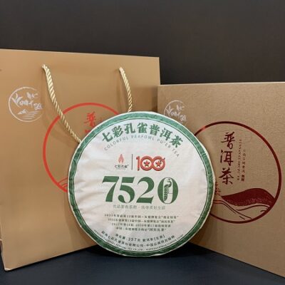 Trà phổ nhĩ sống Vân Nam Thất Thái Khổng Tước 7520 năm 2021 bánh 357g chính hãng