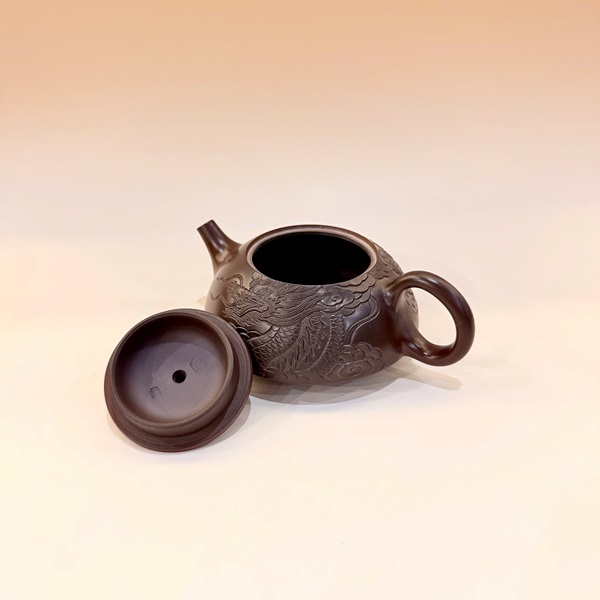 Ấm tử sa nê hưng hoả biến chuyển đỏ sang đen khắc rồng 250ml AKC15 - Ảnh 3