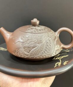 ấm tửu sa nê hưng hoả biến từ đỏ sang đen khắc thiên thượng chi long 250ml cực đỉnh.