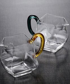 Chén tống thuỷ tinh dùng làm chuyên rót trà dáng vuông quai màu vàng và xanh 300ml đẹp