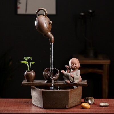 Thác nước phong thuỷ tiểu cảnh để bàn mini chú tiểu nhiều dáng ngồi đẹp