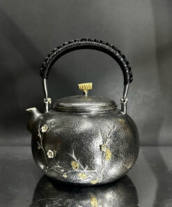 ấm đun nước pha trà bằng bạc 999 nguyên chất hoa đào đẹp 1,1L gò tay thủ công đẹp.