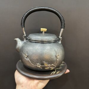 ấm đun nước pha trà bằng bạc 999 gò tay thủ công hoa đào đẹp 1.1L làm cho trà ngon