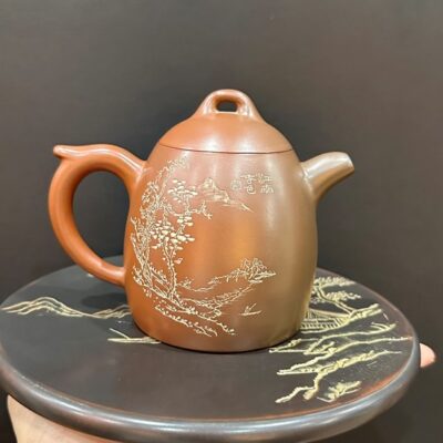 Ấm tử sa nê hưng cao cấp khắc sơn thuỷ thủ công nắp khít nghệ nhân nổi tiếng 250ml.