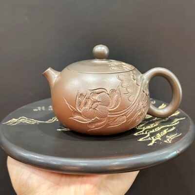 Ấm tử sa nê hưng tây thi khắc sen thủ công hoả biến nửa đỏ nửa đen pha trà ngon.
