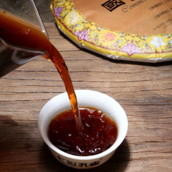 Tra pho nhi chin cao cap banh 357g ky niem CAEXPO 2018 PNC08 (4)