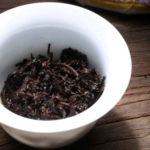 Tra pho nhi chin cao cap banh 357g ky niem CAEXPO 2018 PNC08 (5)