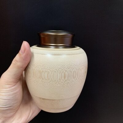 Lọ đựng trà tre nắp xoáy kín bảo quản trà tốt đựng được khoảng 170g trà