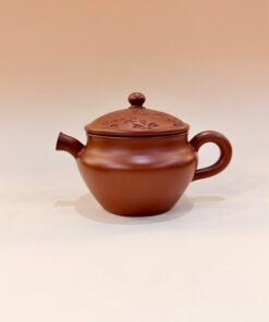 Ấm trà tử sa nê hưng khắc hoa trên nắp đẹp màu đỏ tươi 250ml AKC112