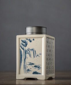 Lọ đựng trà sứ cảnh đức 2 nắp xoáy kín bảo quản trà tốt dáng vuông họa sơn thủy - trúc.