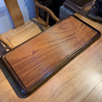 Khay trà gỗ nguyên khối dạng bakelite để ấm chén cỡ lớn 90x44cm thoát nước tốt