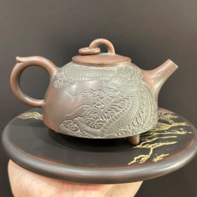 Ấm tử sa nê hưng cao cấp dáng tập ngọc tam túc khắc rồng thủ công cực đẹp pha ngon.