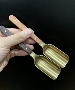 Xúc trà đồng vàng cán gỗ dùng làm muỗng trà đẹp dễ cầm không làm gãy trà tiện lợi