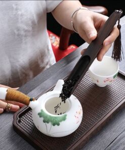 Xúc trà gỗ gụ đẹp dùng làm muỗng trà có dây ở chuôi lấy trà dễ cầm tiện lợi