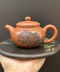 Ấm trà tử sa nê hưng biển phúc khắc song ngư chữ đề thiền trà nhất vị 250ml.