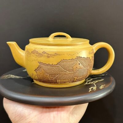 Ấm trà tử sa nê hưng cao cấp khắc phố cổ thủ công 250ml đẹp miệng rộng dễ tháo trà.