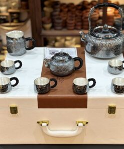 Bộ ấm pha trà bạc nguyên chất 999 gò tay thủ công cảnh băng tan đẹp pha trà ngon.